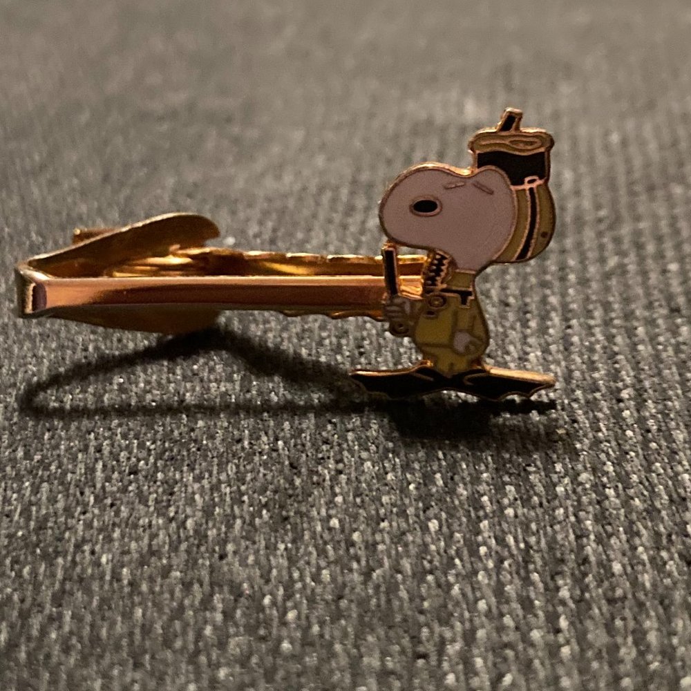 Snoopy Tie Tack Pin Vintage 1970's EUC Rare